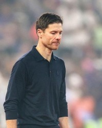 乐鱼体育登录地址-下一站安菲尔德？阿隆索领跑利物浦新帅预测排名，斯洛特会下课吗