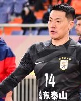 记者：王大雷、李源一已到梅州客场，谢文能、黄政宇应该不会出场